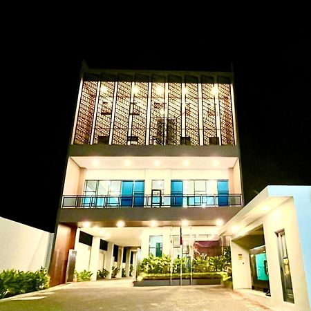 Front One Hotel Gombong Gombong  Exterior foto