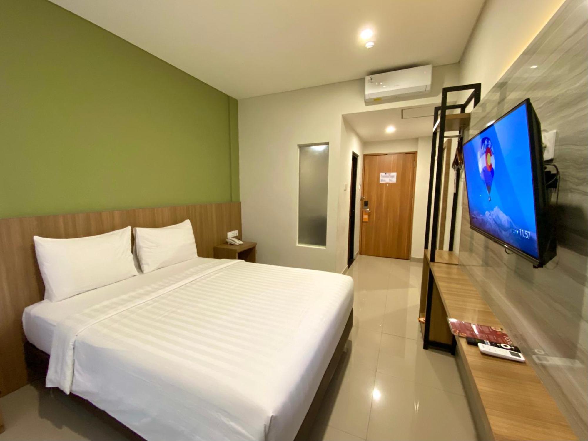 Front One Hotel Gombong Gombong  Exterior foto