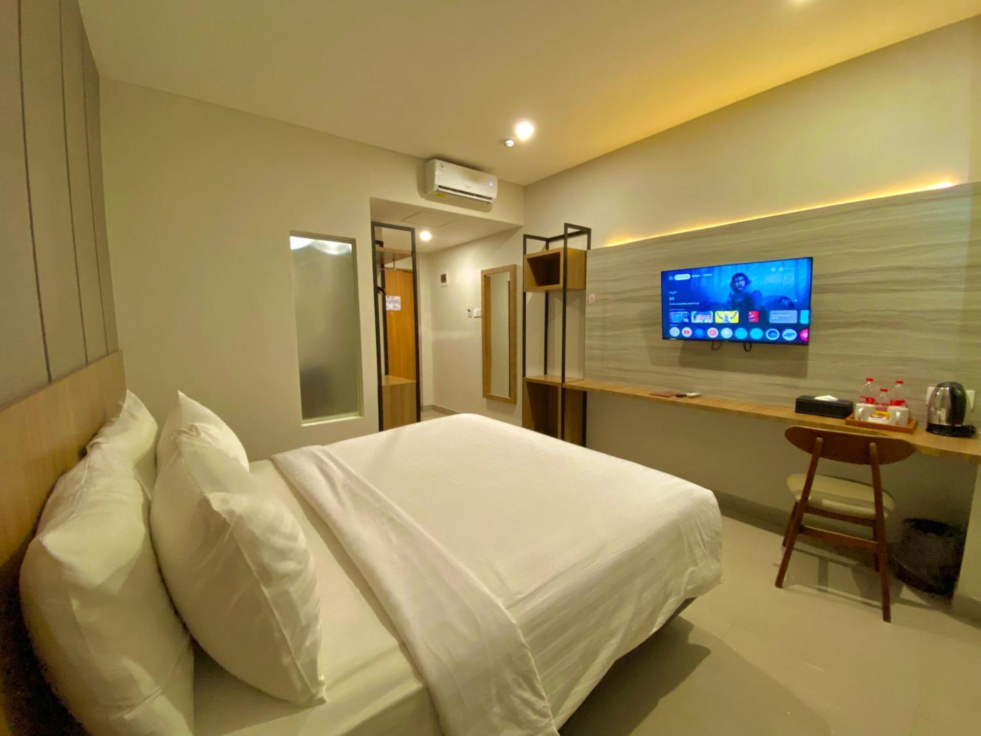 Front One Hotel Gombong Gombong  Exterior foto